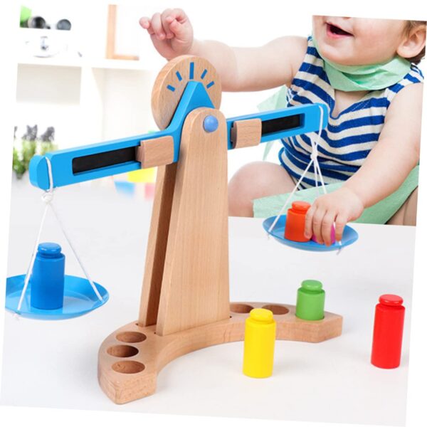 Balance éducative en bois avec 6 poids colorés – Image 3